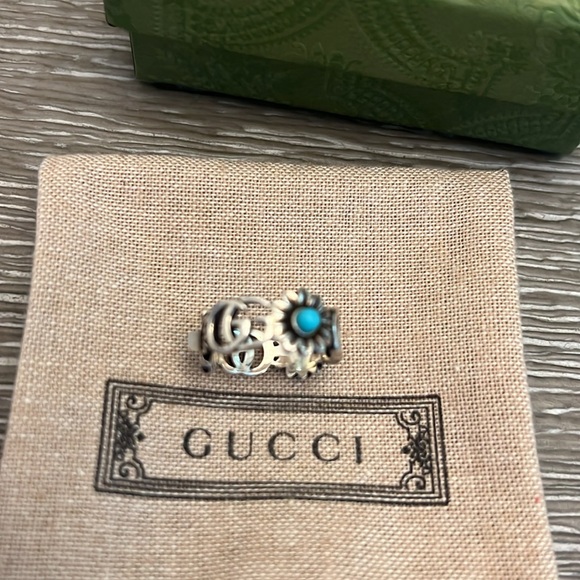 GUCCI DOUBLE G MOTHER OF PEARL RING - Picture 4 of 9